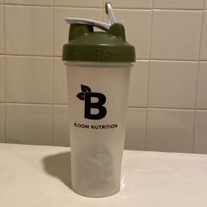 💙28 oz Blender Bottle Clear and Green